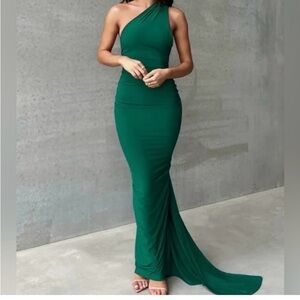 Elegant Green One-Shoulder Ruched Maxi Dress